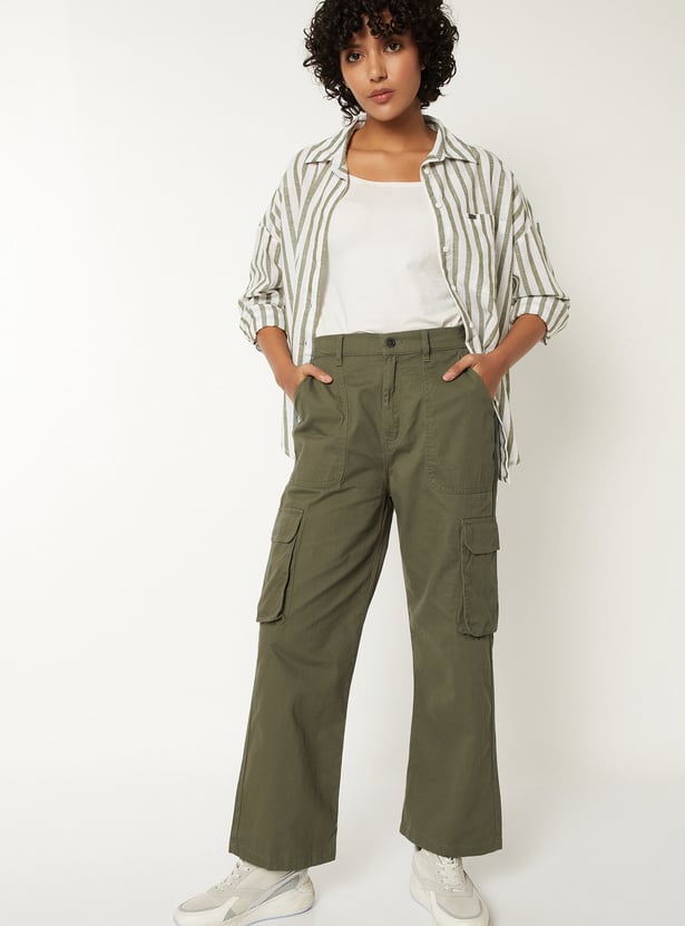 Women Solid Cargo Jeans 2